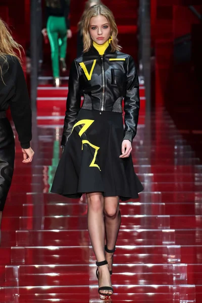 Look 30